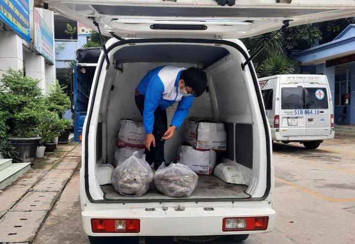 Trao quà cho BV Lê Văn Thịnh, chùa Diệu Tràng, các phường Phước Long A, Phước Long B, Phước Bình - Tp.Thủ Đức (ngày 19/08/2021)